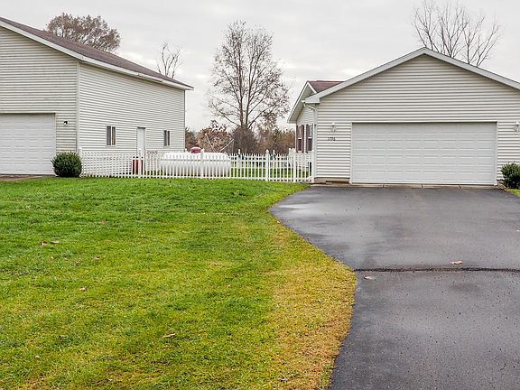 2nd image of 1796 Fairway Ln