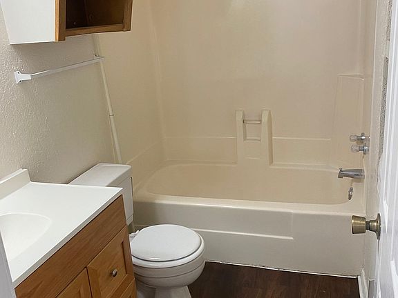 3rd image of 1932 E Lindsey St #108