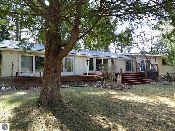 2nd image of 221 S Genessee St