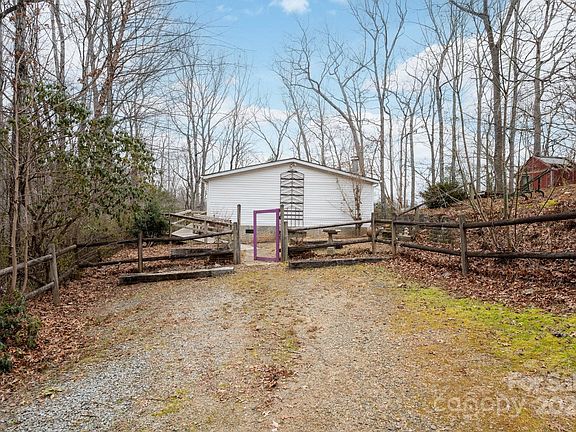 4th image of 242 Breezy Mountain Ln