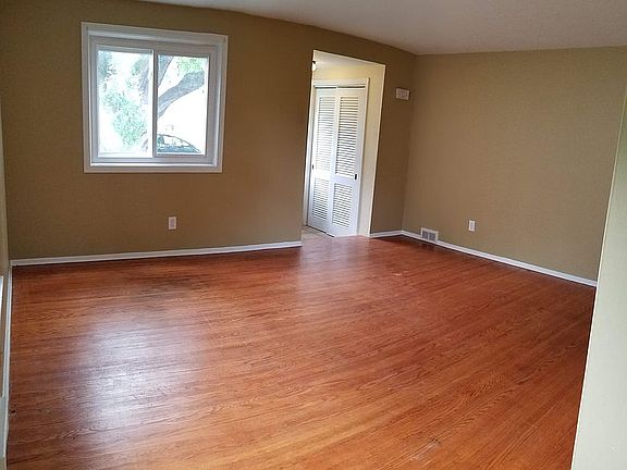 4th image of 16 Briggs Ave