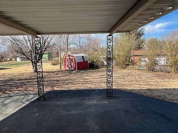 4th image of 2121 Belmont Dr