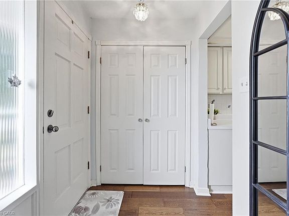 4th image of 283 Parkway Dr W