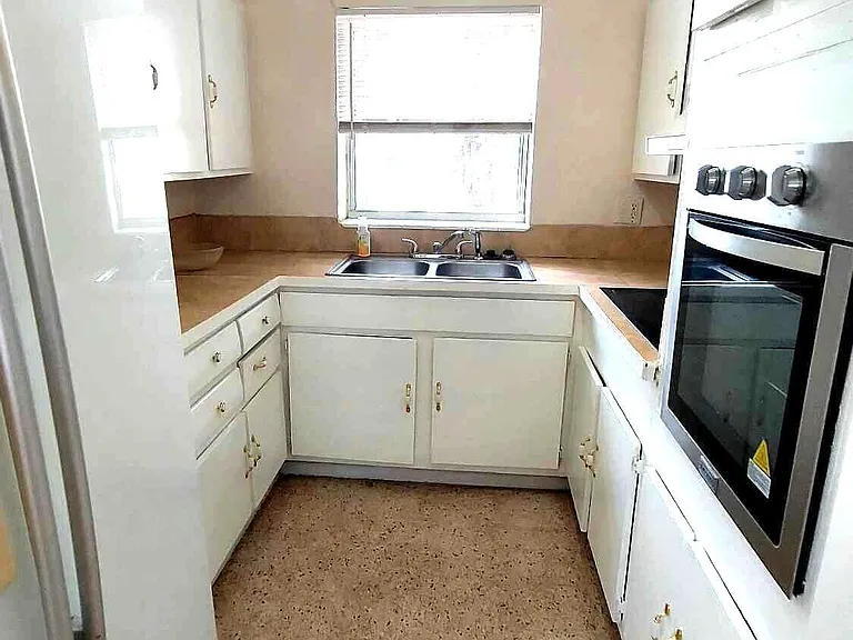 1706 Pineda St — Photo 8