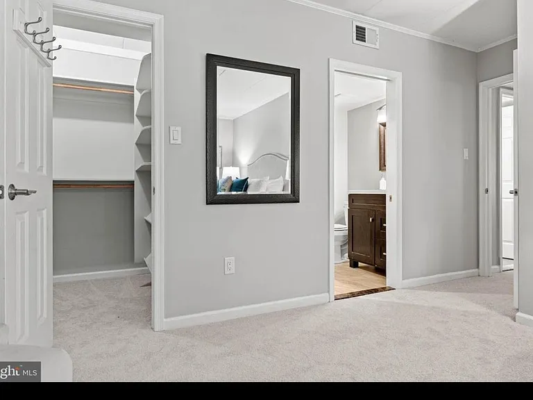 312 Windsor Ave #B — Photo 15