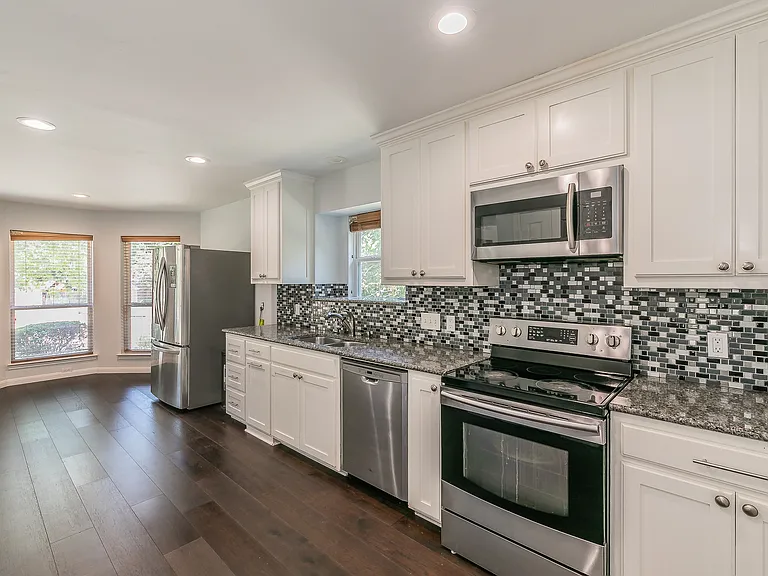 2 Edgemere Ct — Photo 12