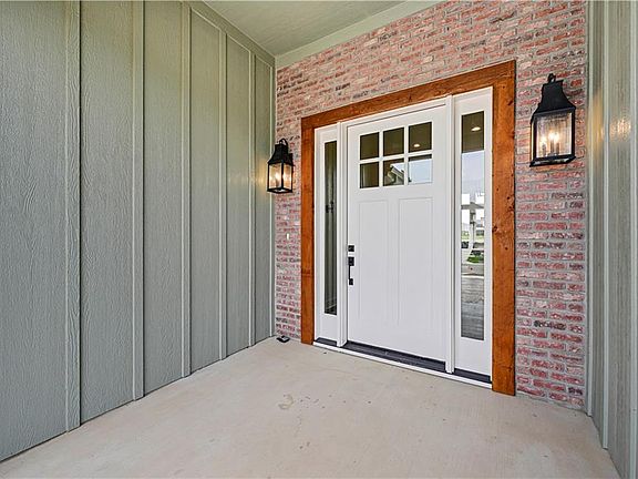 5th image of 17312 Earnshaw St