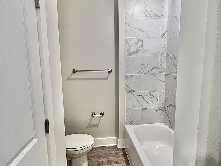 103 Bradford Ct — Photo 2