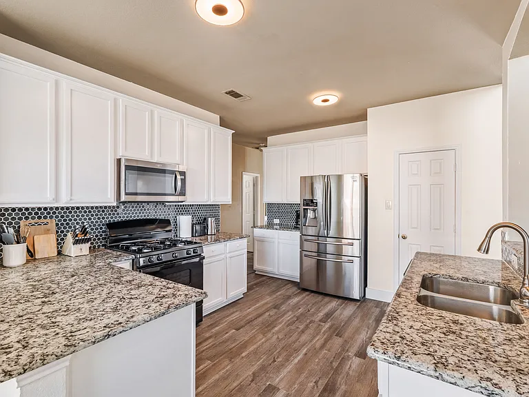1464 Summerhill Dr — Photo 30