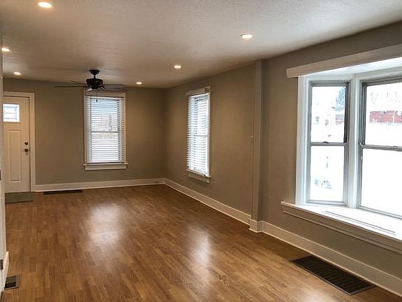 3rd image of 5401 Lowell Blvd