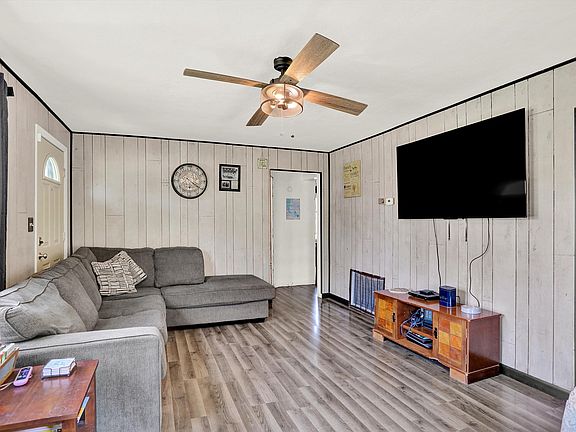 3rd image of 303 Warren St