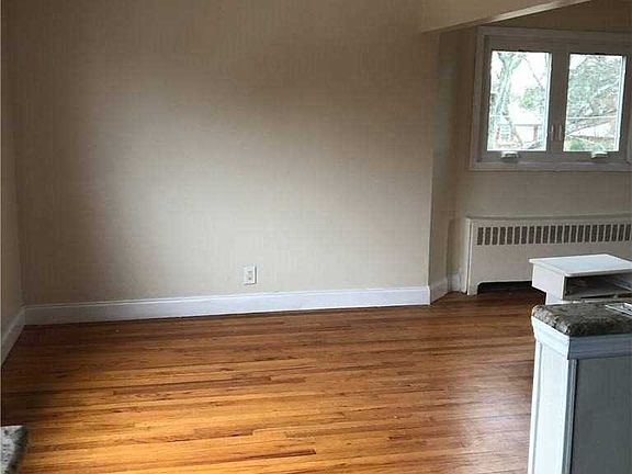 3rd image of 102 S Brush Dr