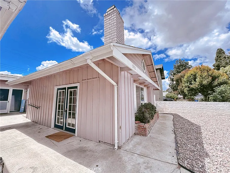 942 Barbara Ln — Photo 8