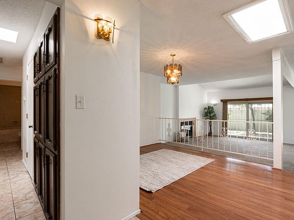5th image of 4441 Deborah Ln NE