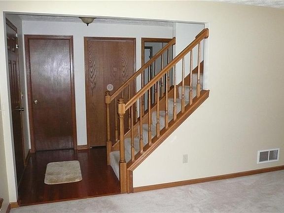 3rd image of 2232 Canterbury Cir