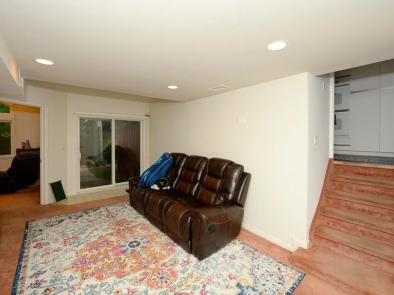 38 Griswold Pl — Photo 9