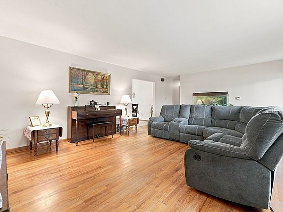 4th image of 3203 Regis Dr
