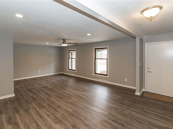 4th image of 905 Oak Boulevard North Dr