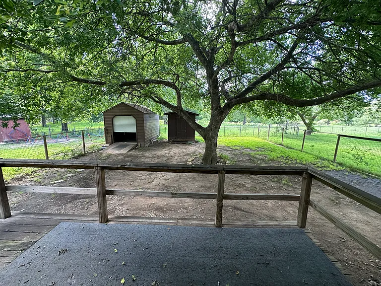 412 E Klein Rd — Photo 8