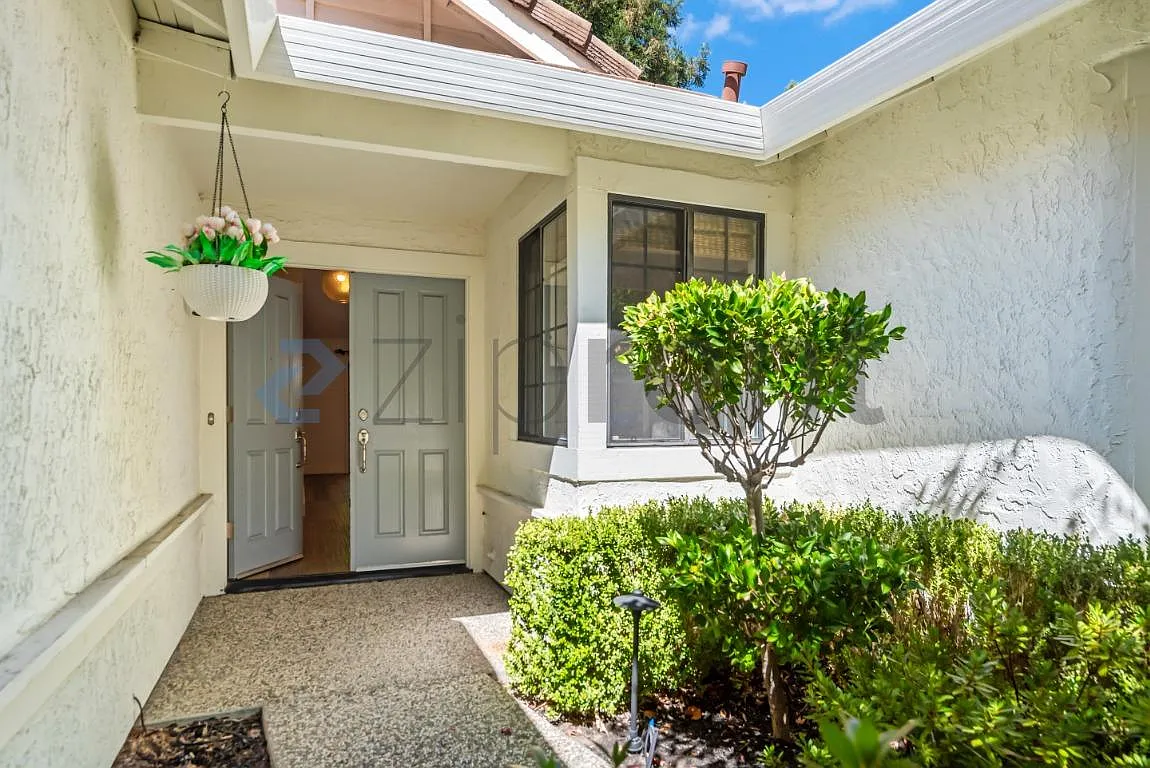 3 bed, 1618 sqft, $5,459 — Photo 3