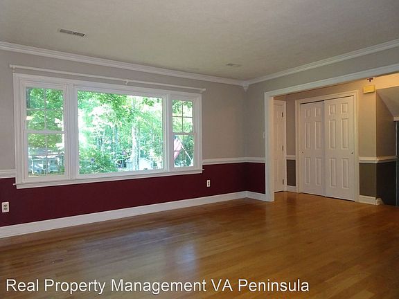 3rd image of 207 Wichita Ln