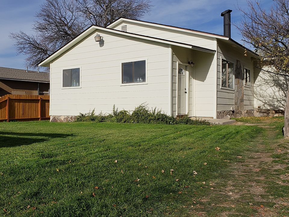 1st image of 512 8th Ave N