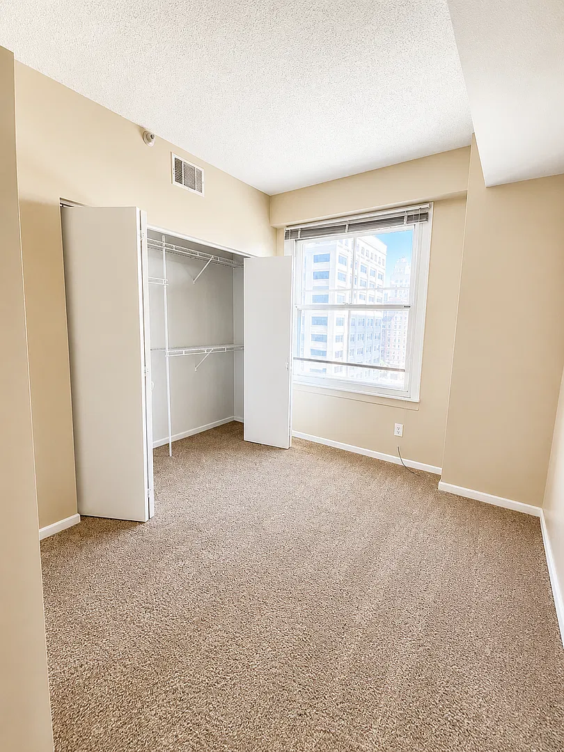 Kensington Tower Apartments — Photo 2