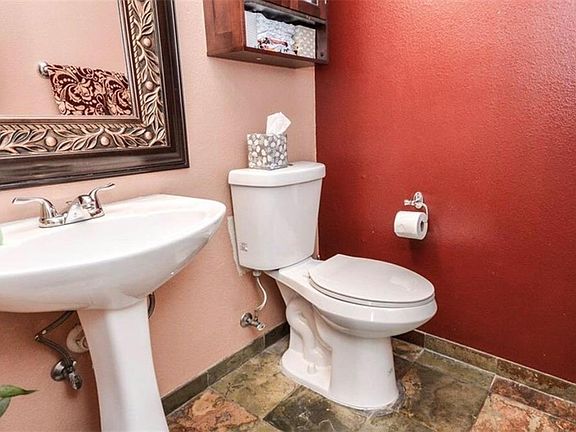 5th image of 2201 Crown View Dr
