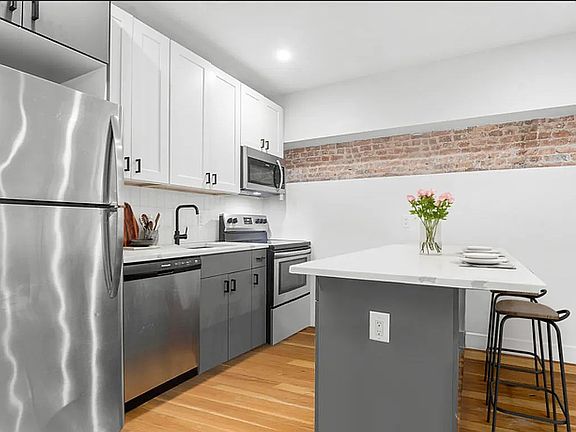 5th image of 476 Irving Ave #1