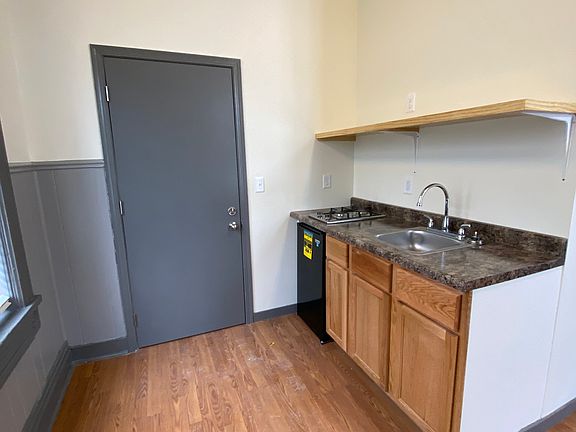 5th image of 122 N Dexter St #104