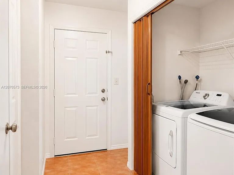 6235 Kendale Lakes Cir #239 — Photo 31
