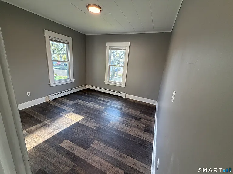 402 Allen St — Photo 10