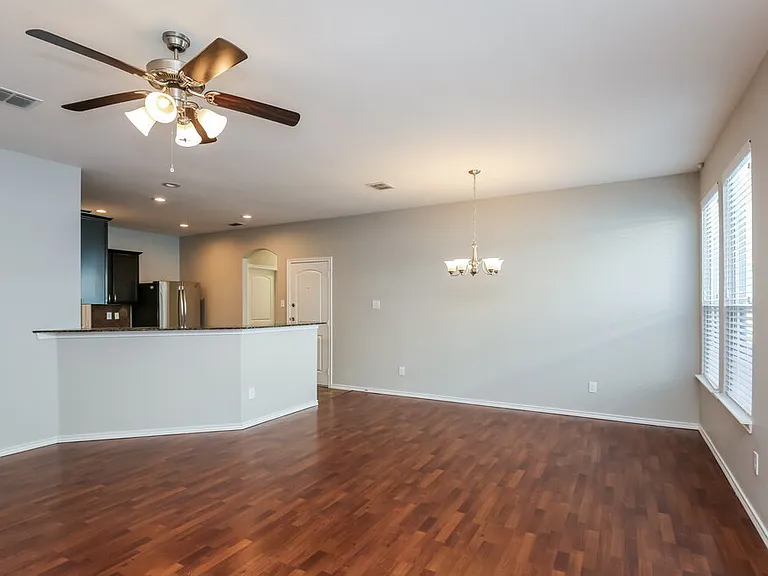 10965 Colonial Heights Ln — Photo 4