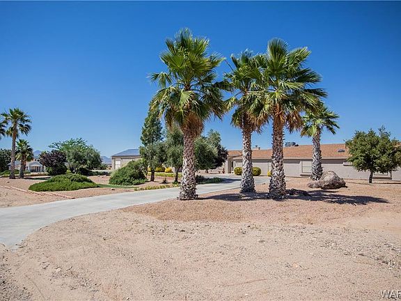 3rd image of 2372 Comanche Dr
