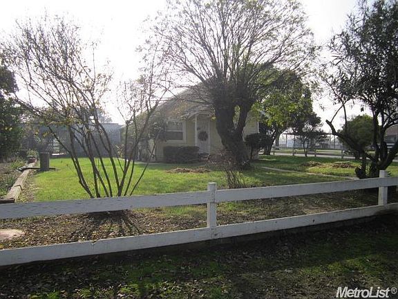 3rd image of 4600 California Ave