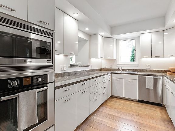 4th image of 1438 Green St Unit 2D