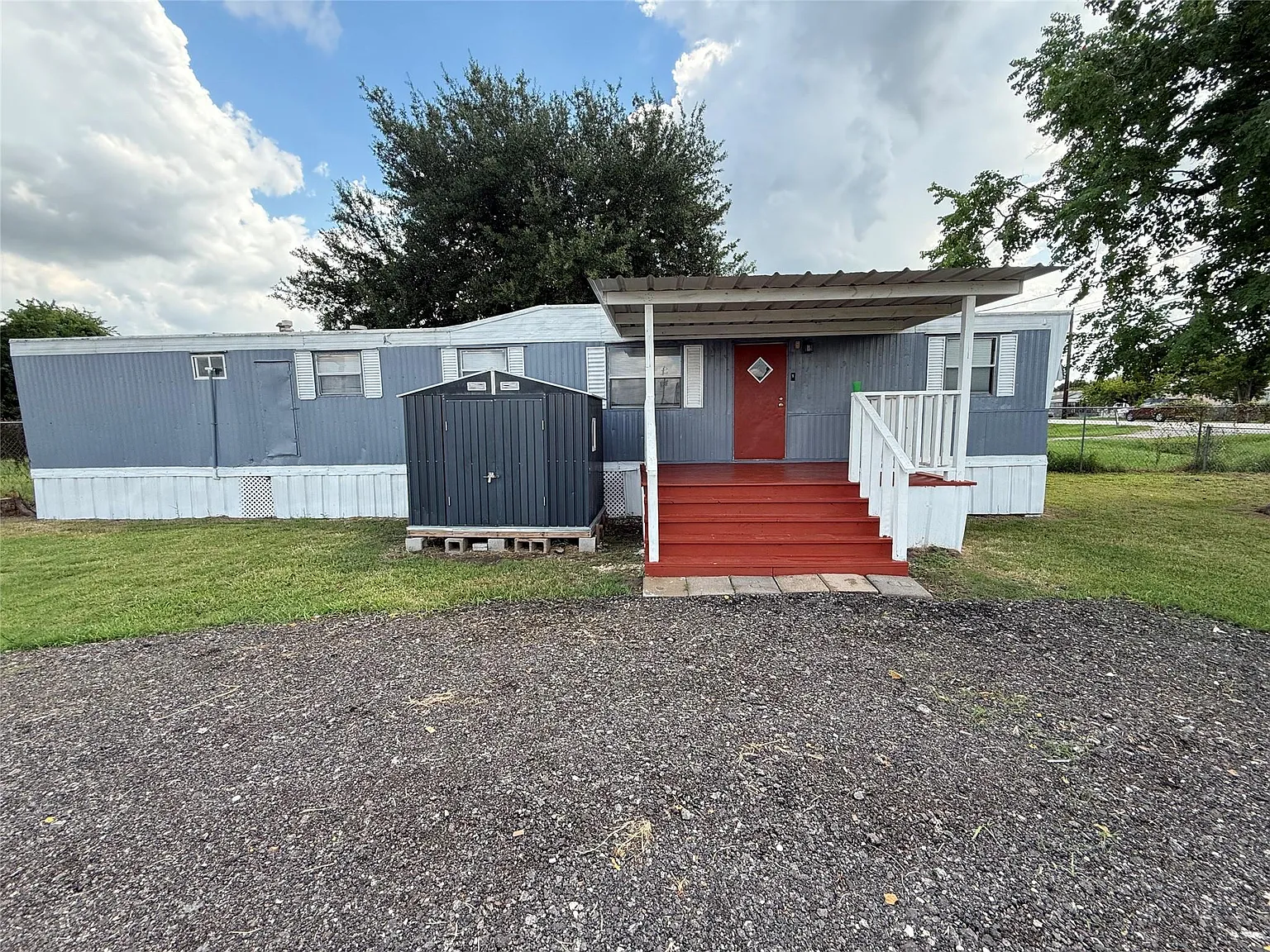 2 bed, 1.0 bath, 672 sqft, $900 — Photo 4