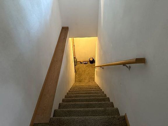 4th image of 2550-2552 Greenwood Dr