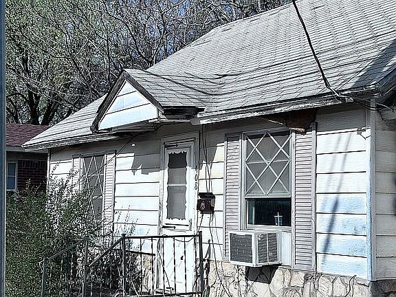 4th image of 408 N Mill St