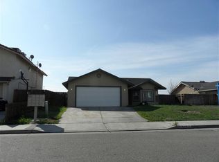 1157 Hawthorn St, Hanford, CA 93230
