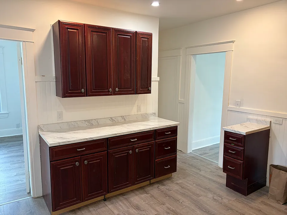 12 Stratford Ave #2