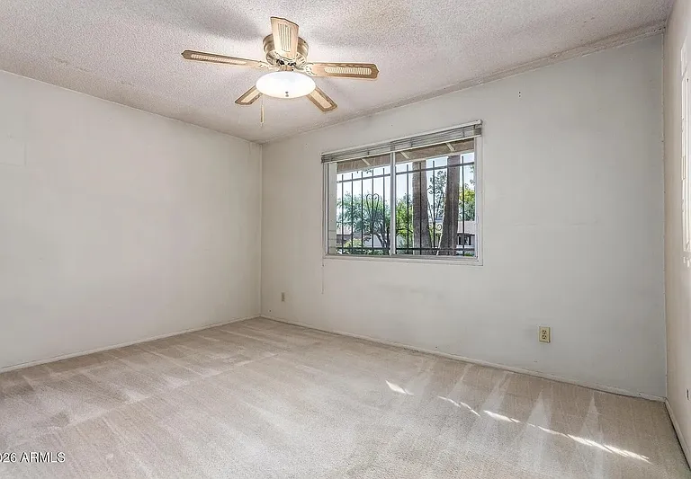650 E Malibu Dr — Photo 11