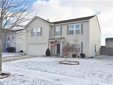 Lovely Home in desirable Country Gate, nice neighborhood, close to good schools and shopping!