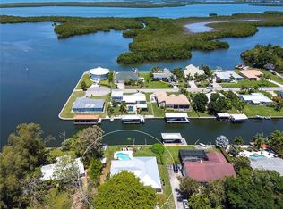 4512 Dolphin Ln, Palmetto, FL 34221