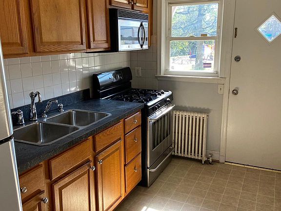5th image of 953 North Hill Road
