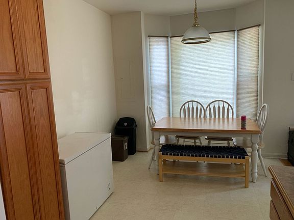 3rd image of 5216 Drakes Ct