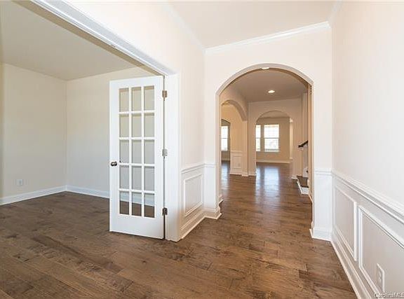 2nd image of 116 Creekside Crossing Ln