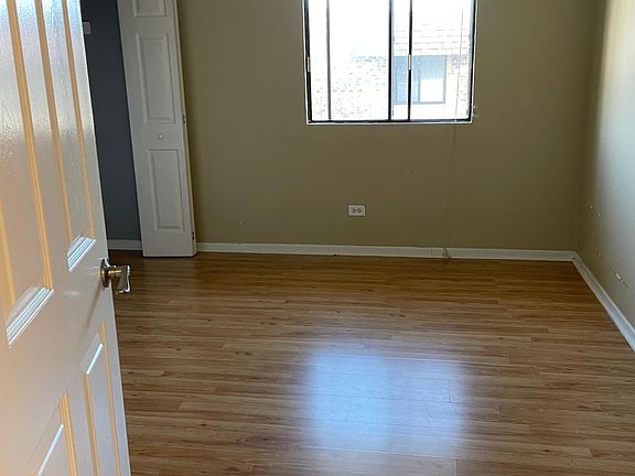 5th image of 4959 134th Pl APT 3C