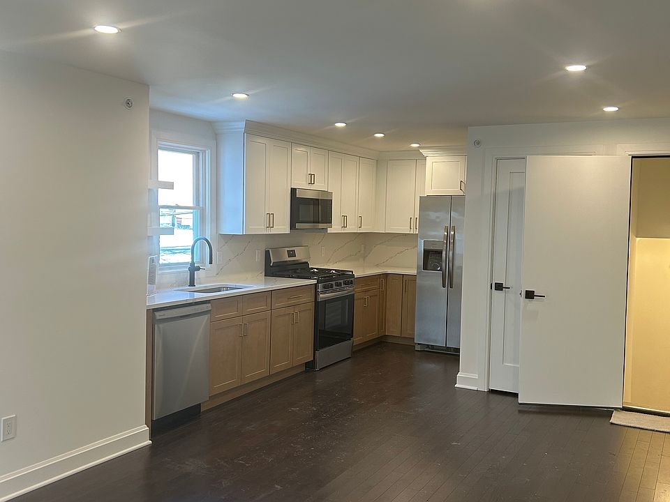 Main area with kitchen in background