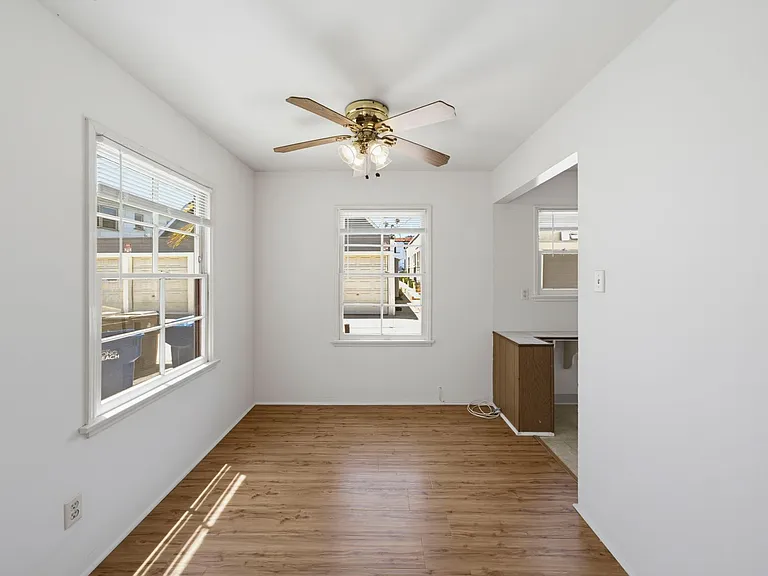45 Roswell Ave — Photo 3